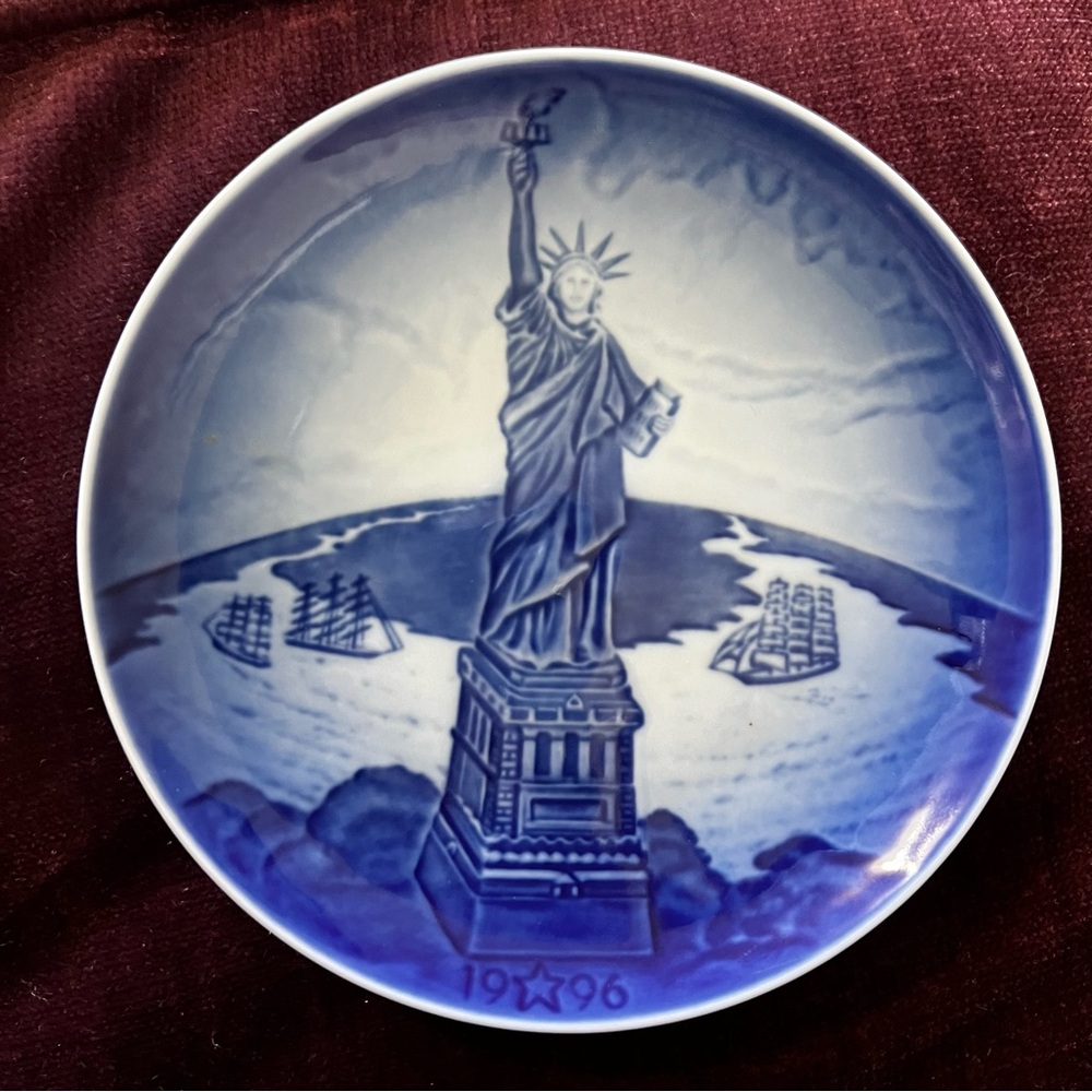 Bing and Grondahl “Christmas Eve at the Statue of Liberty” 1996 Plate